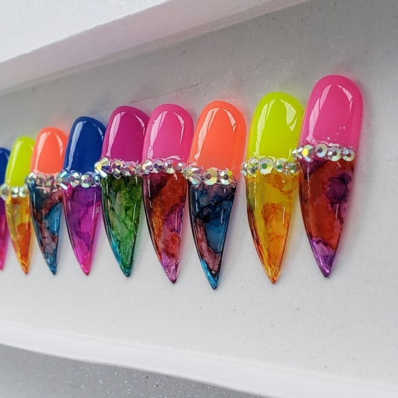 *Rainbowlita* Reusable Press On Nails - Picture 2 of 8